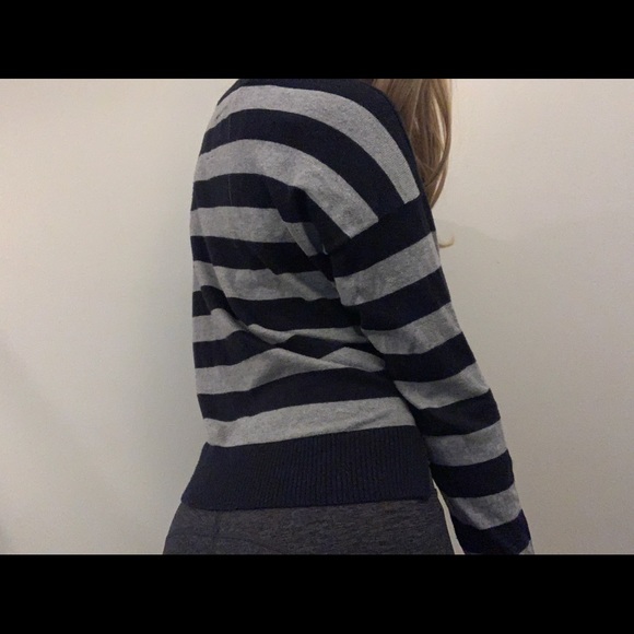 NWOT Hollister Sweater - Picture 4 of 8